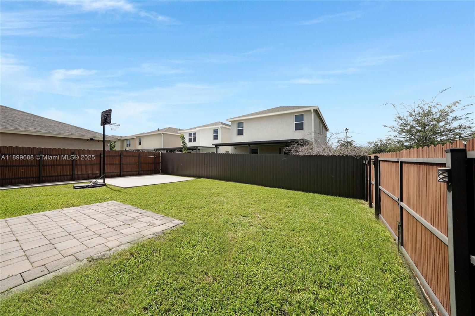 ROYAL HOMES WEST - Residential