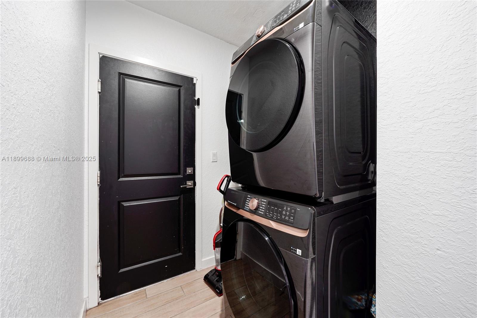 ROYAL HOMES WEST - Residential