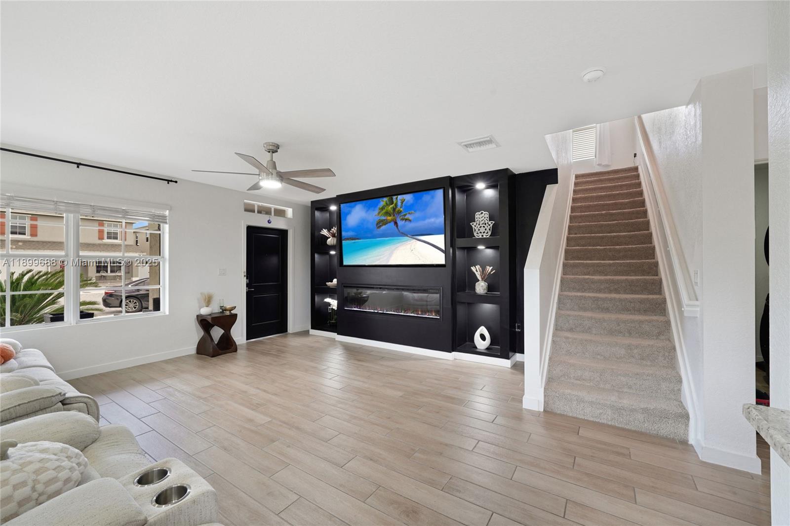 ROYAL HOMES WEST - Residential