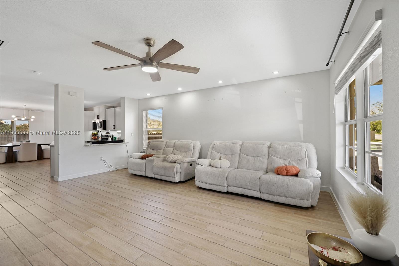 ROYAL HOMES WEST - Residential