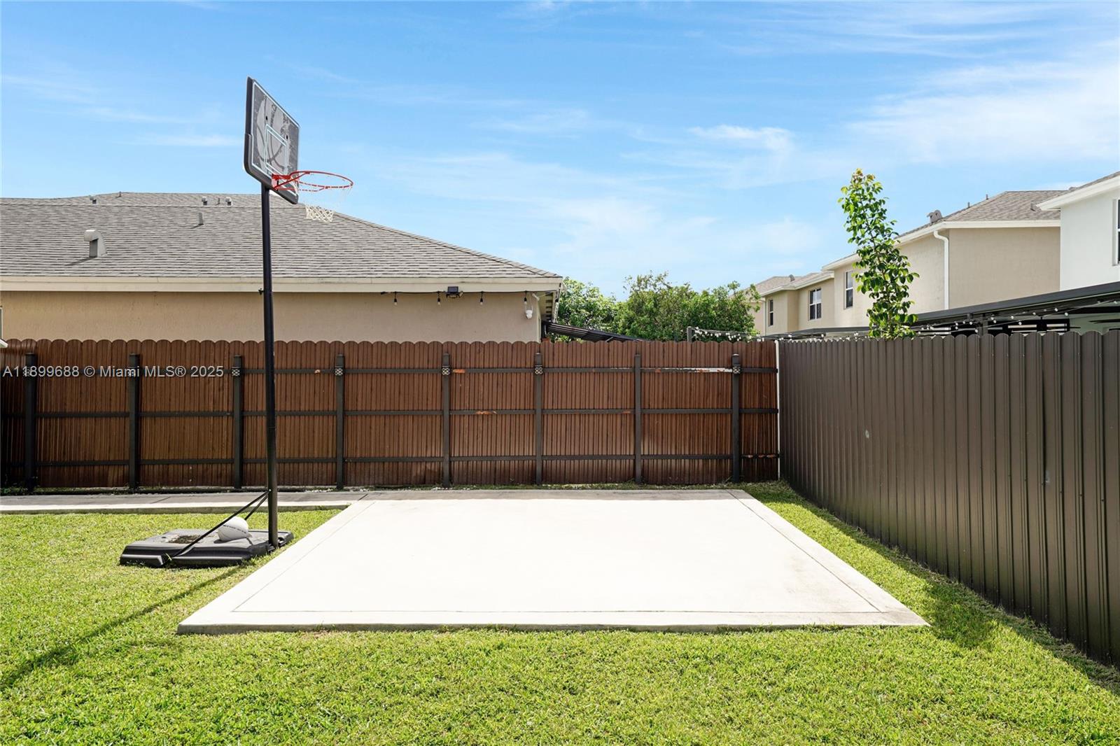 ROYAL HOMES WEST - Residential