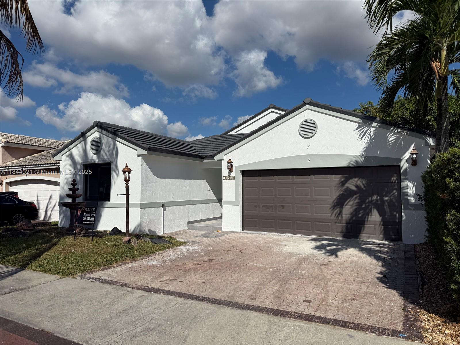 15921 SW 82nd ST, Miami, FL, 33193/$730,000 3 15921 SW 82nd ST