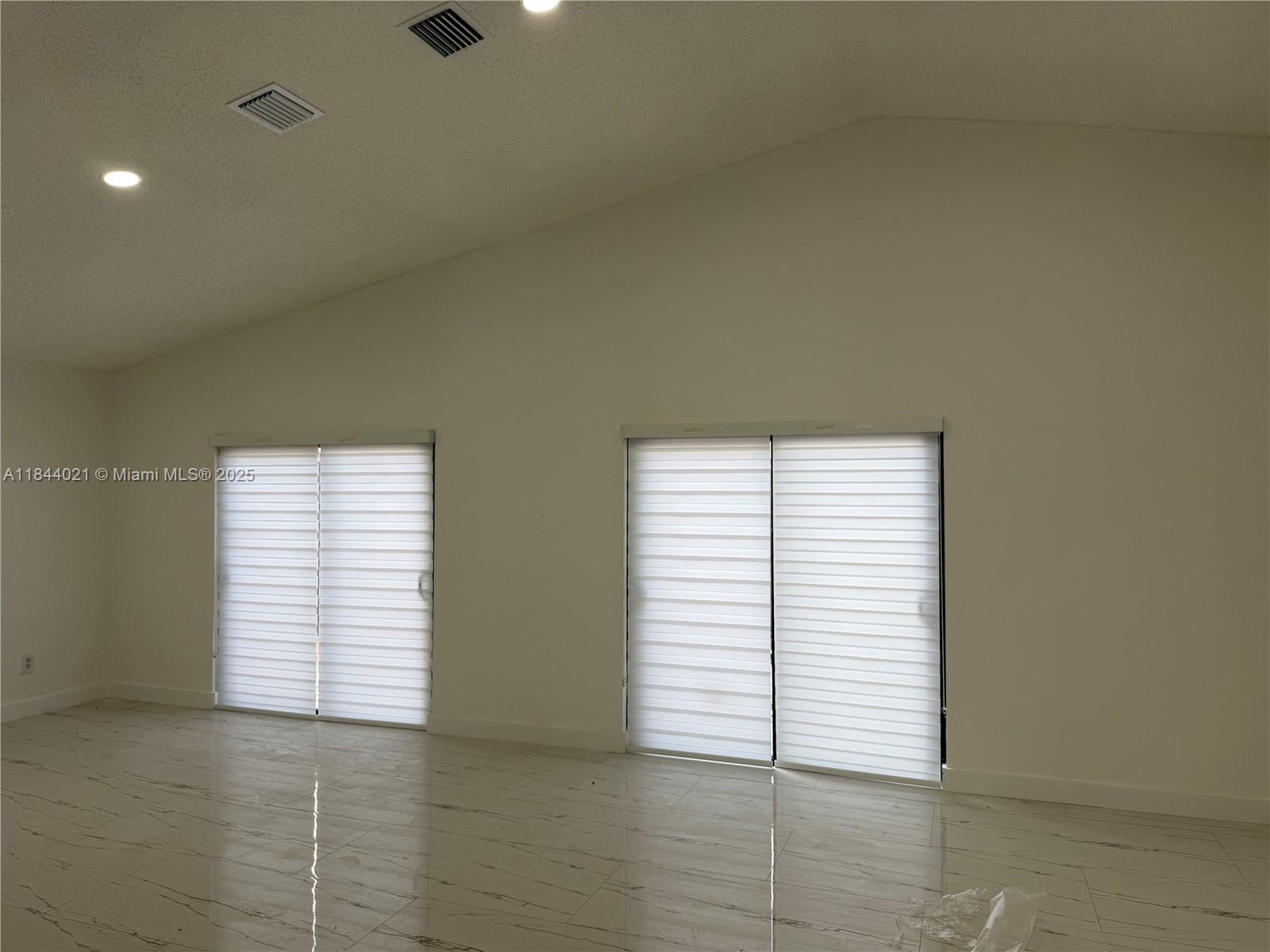 LAGO MAR SOUTH - Residential