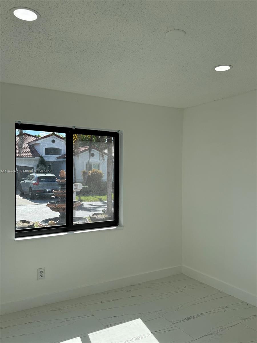 LAGO MAR SOUTH - Residential