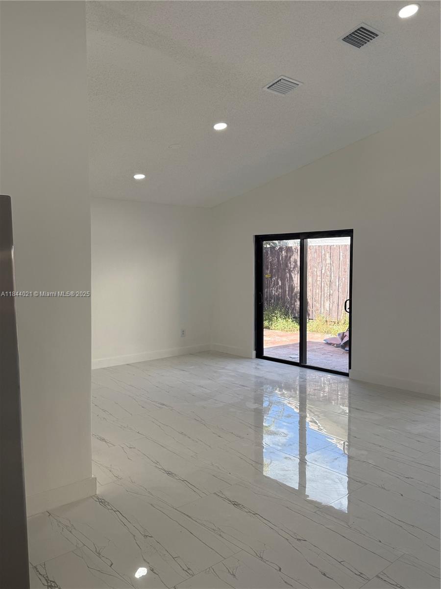 LAGO MAR SOUTH - Residential