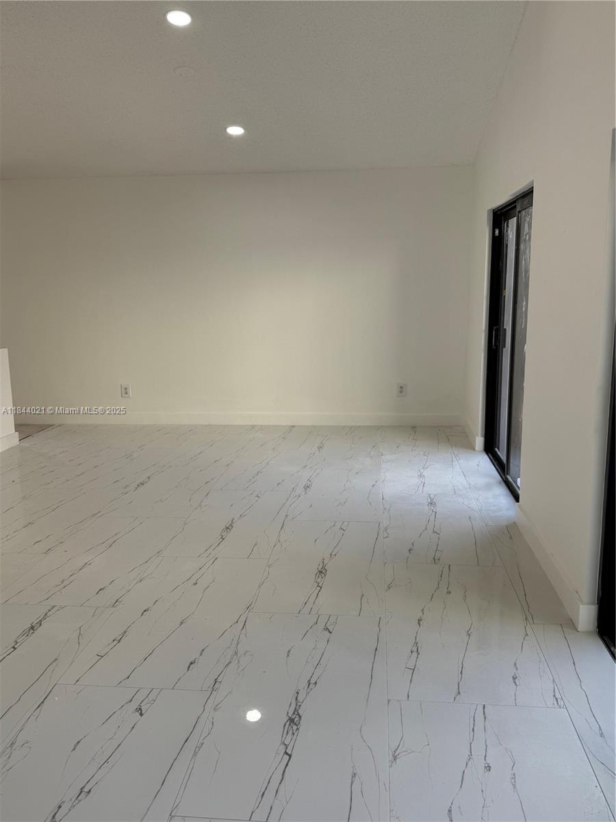 LAGO MAR SOUTH - Residential