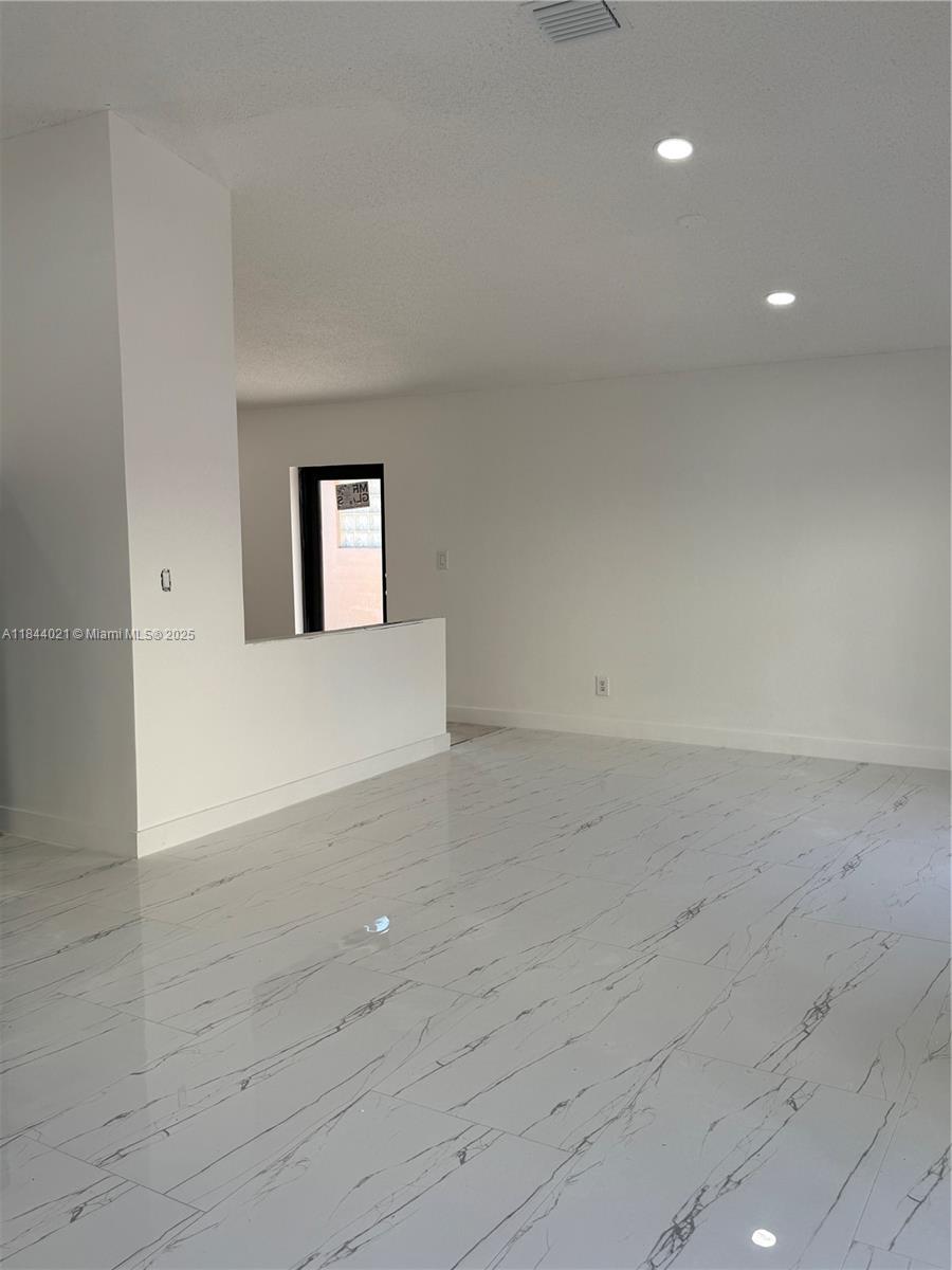 LAGO MAR SOUTH - Residential