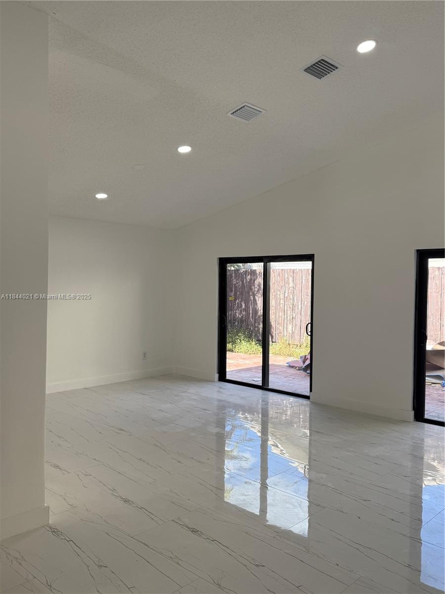 LAGO MAR SOUTH - Residential