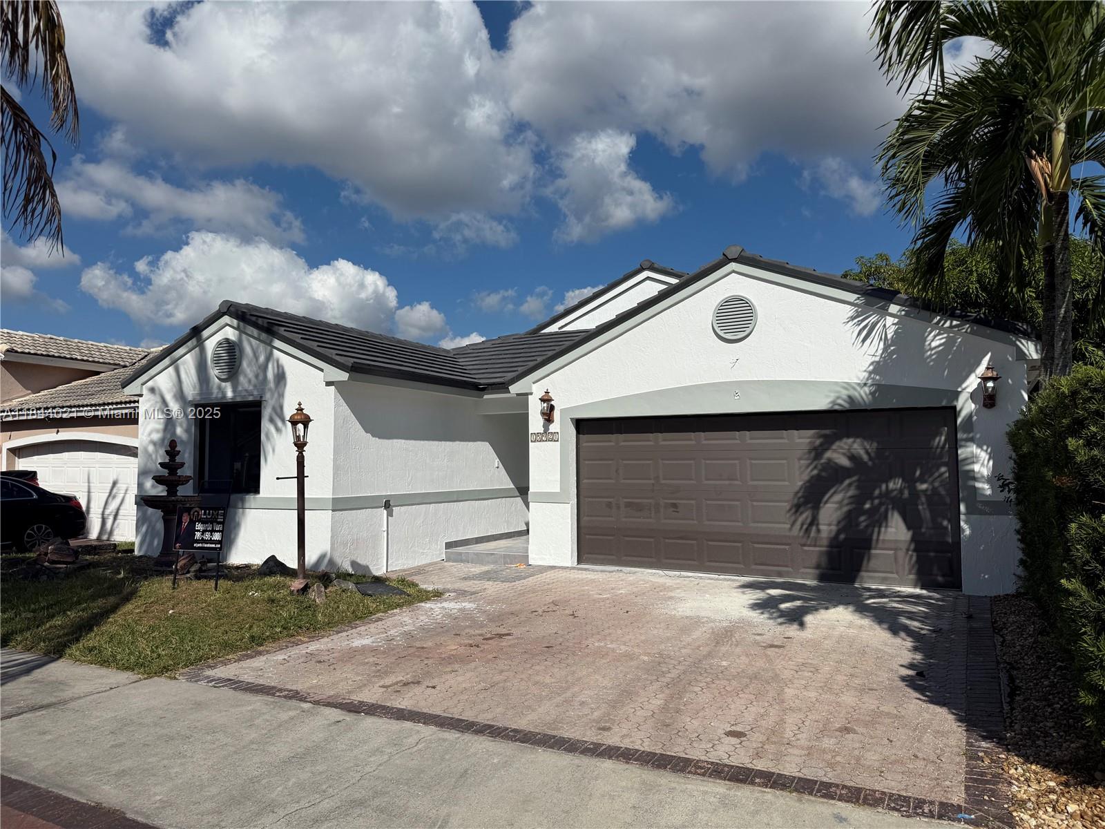 15921 SW 82nd ST, Miami, FL, 33193/$730,000 4 15921 SW 82nd ST