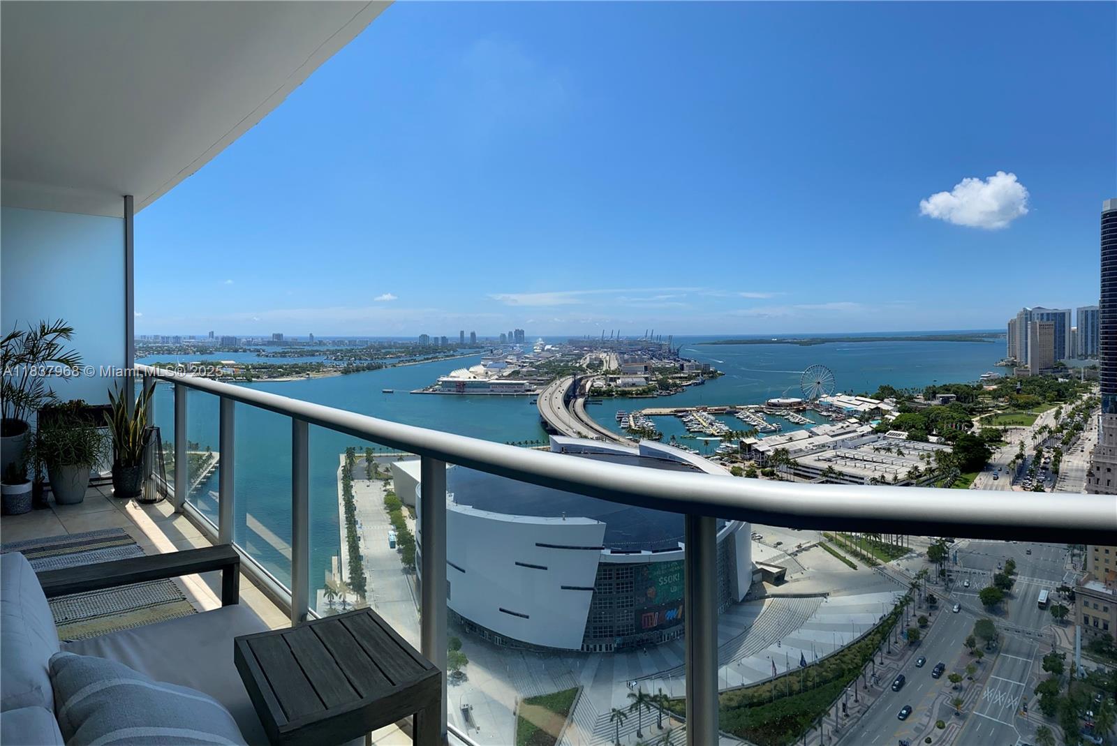 One Bedroom Plus Den/1 Full bathroom and half bath for your guest. Enjoy direct Bay Views. One Assigned
parking. 24 Hours Security building. Building offers 2 heated pools, hot tub cold plunge pool, Beach Volleyball,
Business Center, Fitness Center and more... Basic TV Cable & internet included. Great Location in Downtown, close
to Brickell, Midtown, Wynwood, Miami Beach and Miami Airport. Walking distance to Supermarkets, Stores, Café,
Restaurants. Free transportation downstairs (Metro mover & Trolley).