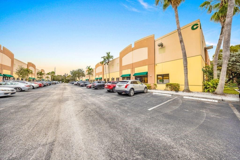 Photo of 3718 SW 30th Ave, Hollywood, FL 33312 (MLS # A11969681)