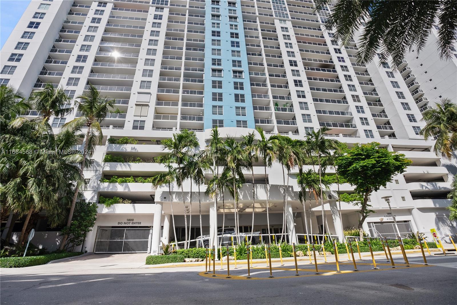 SUNSET HARBOUR SOUTH COND - Residential Lease