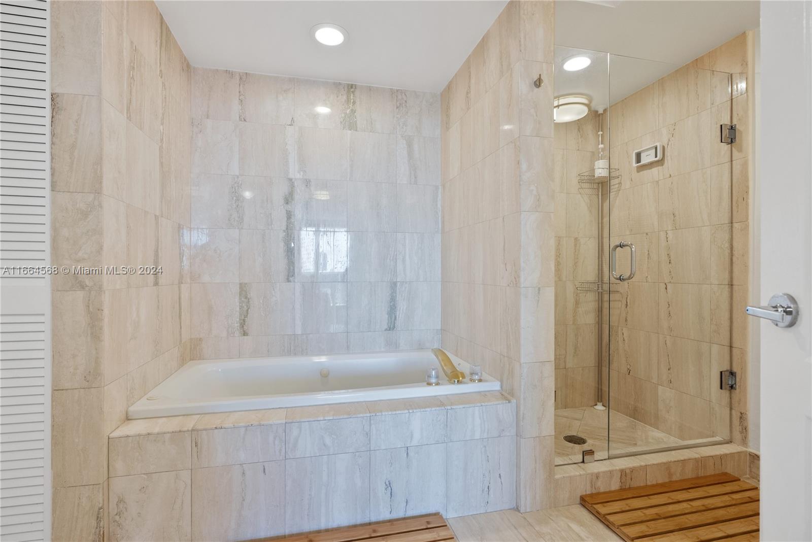 SUNSET HARBOUR SOUTH COND - Residential Lease