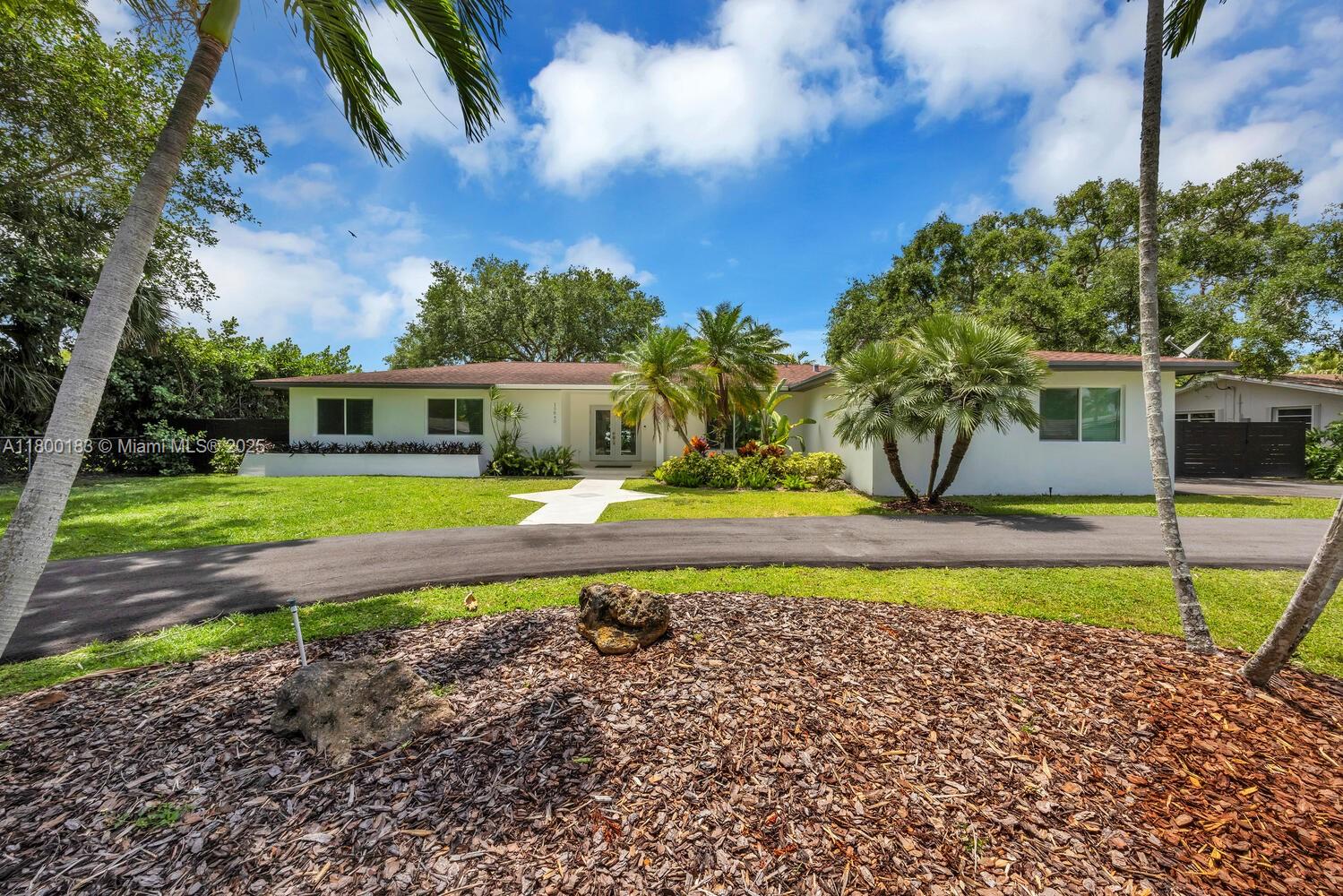 Rental Property at 13840 Sw 74th Ave, Palmetto Bay, Miami-Dade County, Florida - Bedrooms: 5 
Bathrooms: 3  - $9,500 MO.