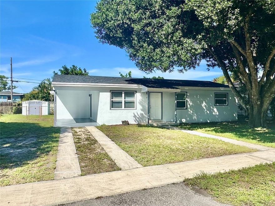 Beautiful Renovated 4 Bedroom, 2 Bath Home with Modern Upgrades! This stunning 4-bedroom, 2-bathroom property has been thoughtfully updated and is move-in ready. Spacious layout with open-concept main living area. Brand new kitchen with modern cabinetry, sleek countertops, and stainless steel appliances.
Elegant Paceline flooring throughout the main living areas for style and durability. Waterproof laminate flooring in 3 of the 4 bedrooms — perfect for families and easy maintenance. Updated bathrooms with new fixtures. Fresh paint and updated lighting throughout.