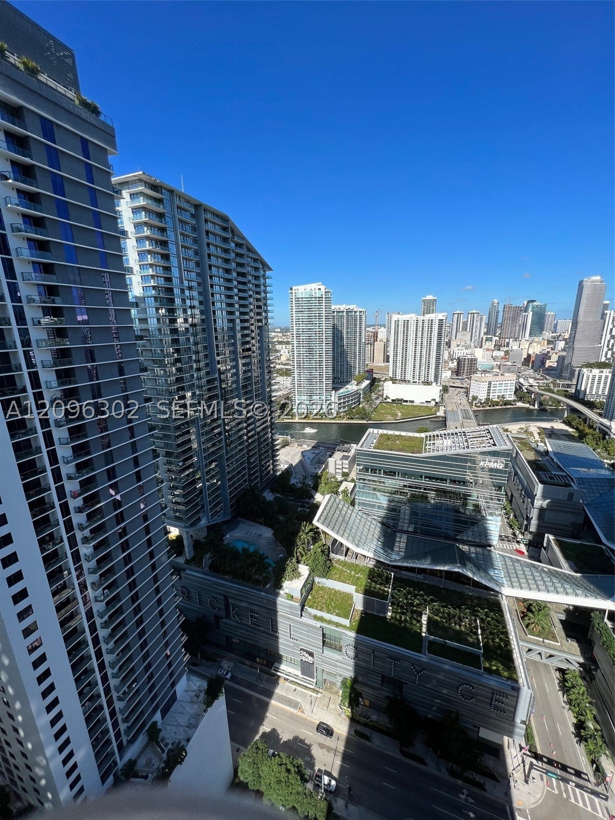 45 SW 9th St 3709