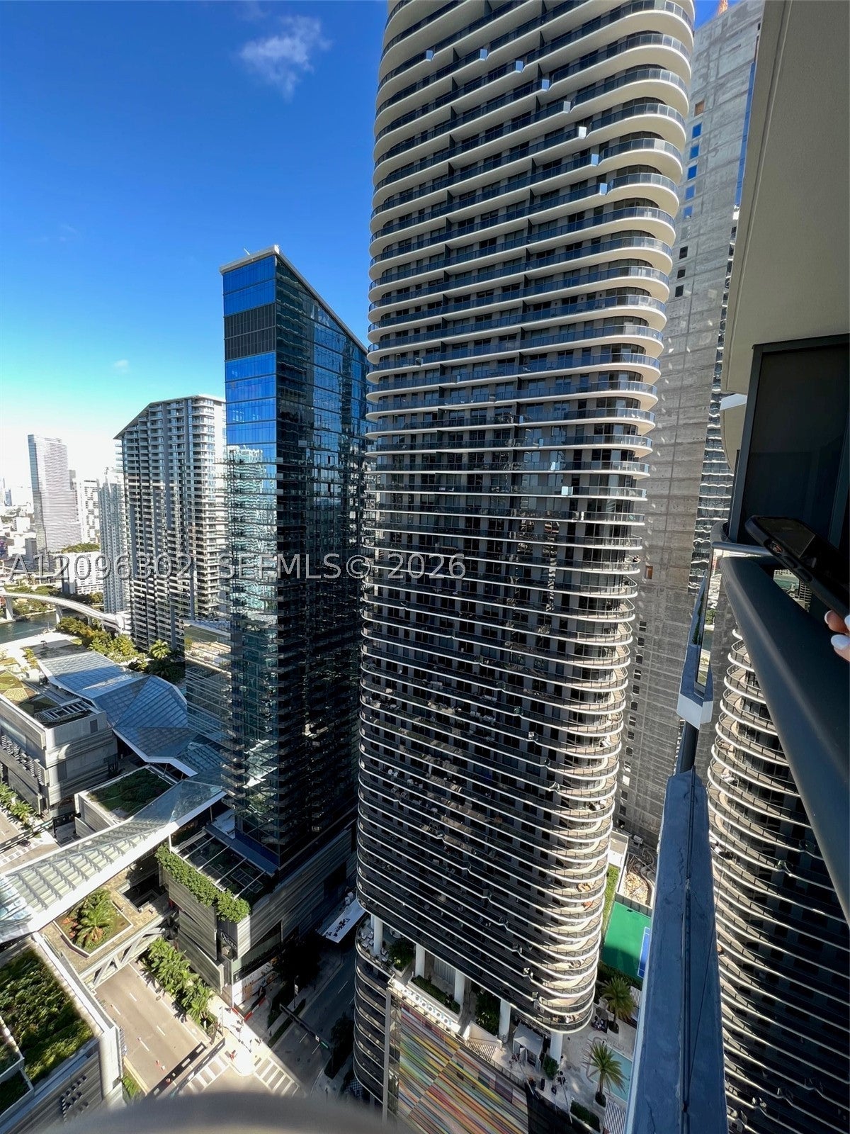 45 SW 9th St 3709
