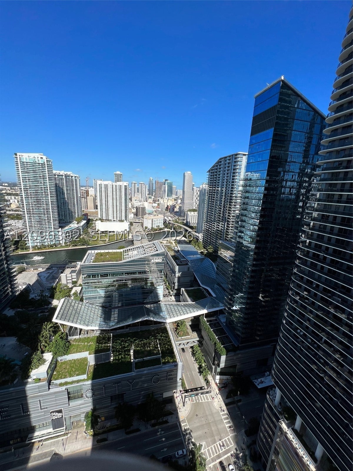 45 SW 9th St 3709