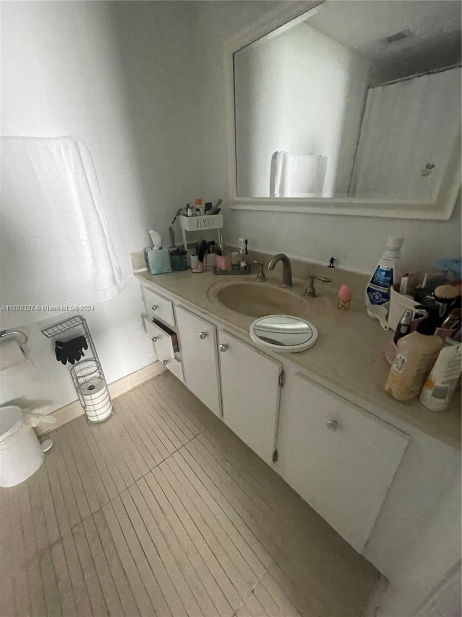 HILLCREST EAST NO 20 COND - Residential