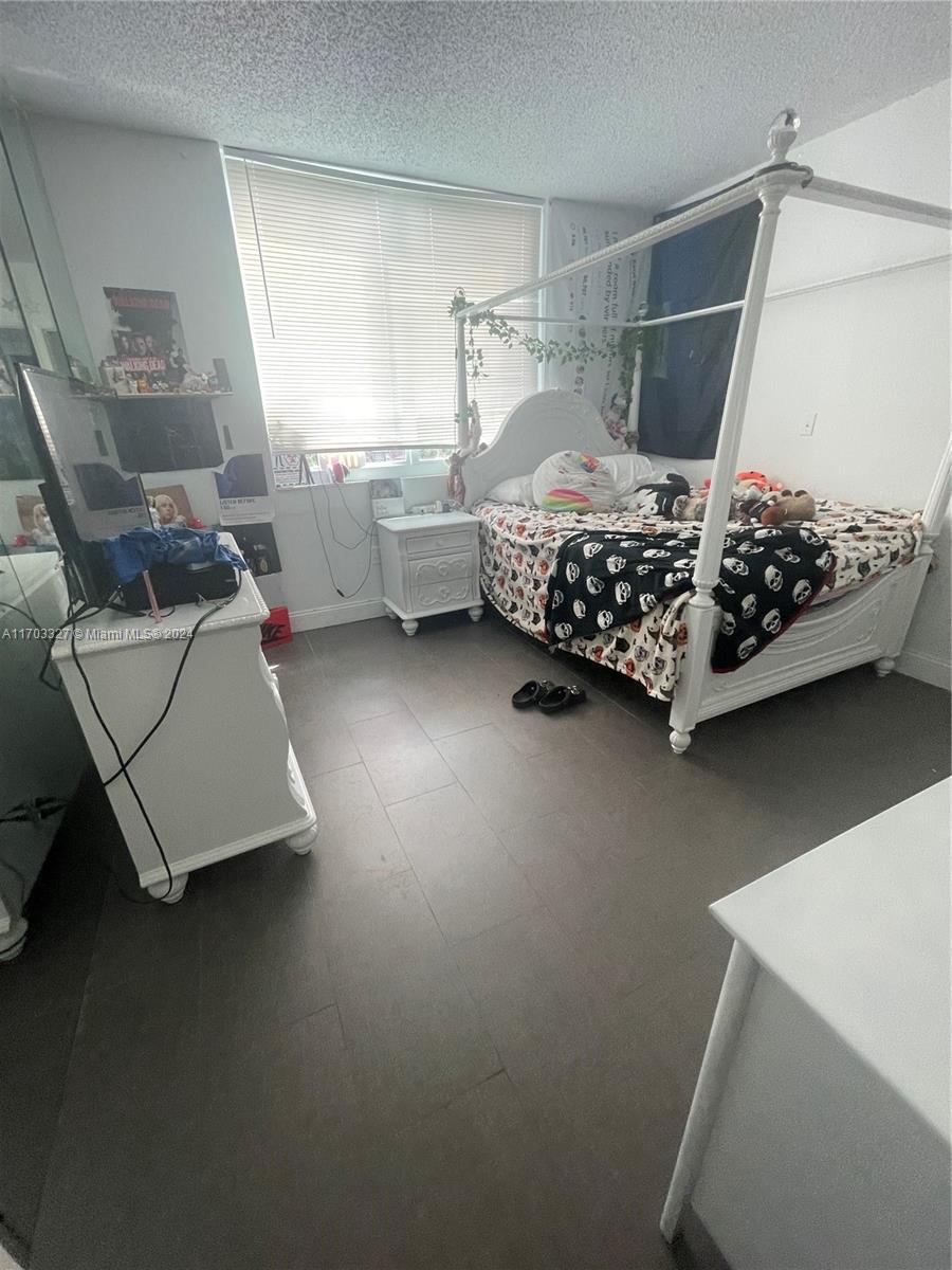 HILLCREST EAST NO 20 COND - Residential