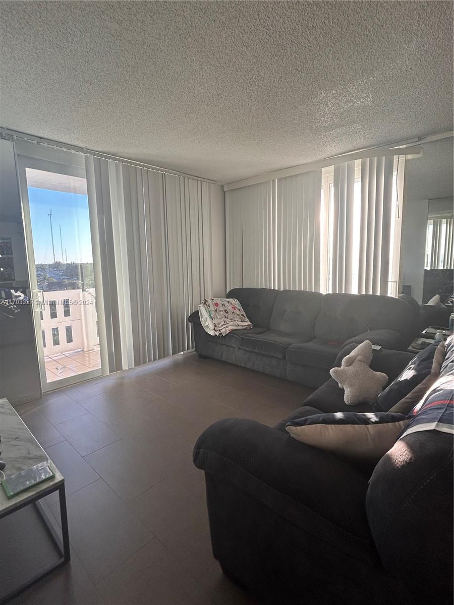HILLCREST EAST NO 20 COND - Residential