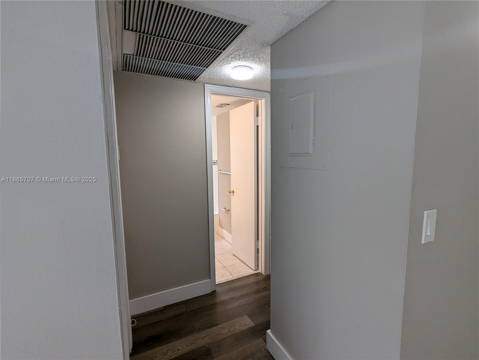 LAKEWOOD VILLAGE OF CORAL - Residential Lease