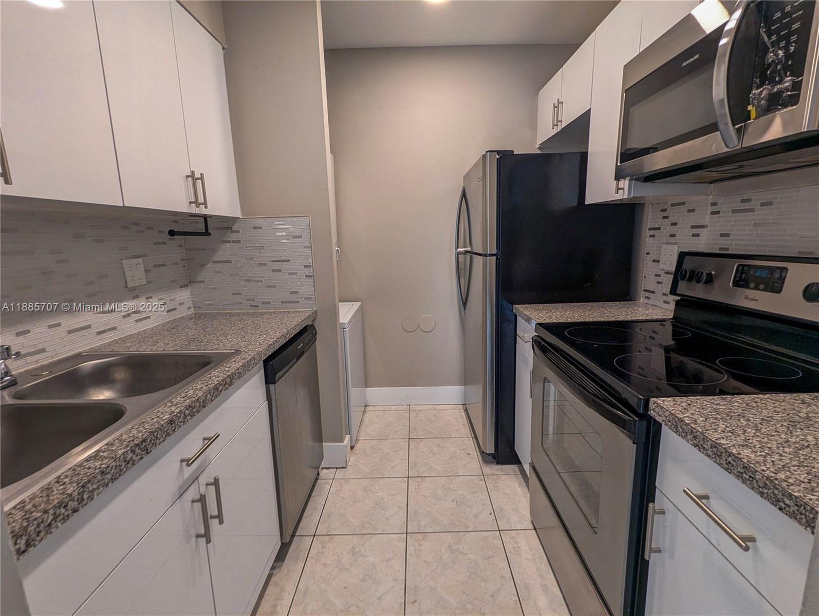 LAKEWOOD VILLAGE OF CORAL - Residential Lease