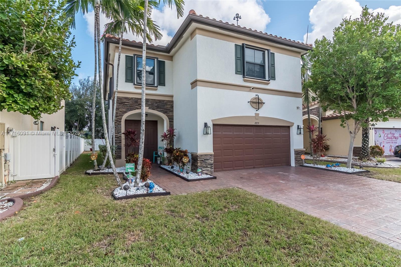 8879 W 33rd Ave, Hialeah, Miami-Dade County, Florida - 4 Bedrooms  
4 Bathrooms - 