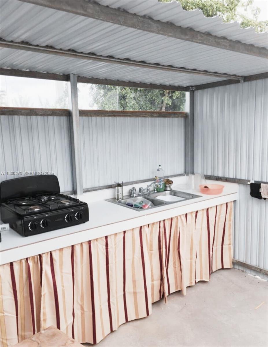 LAKE LUCERNE SEC 4 - Residential Lease