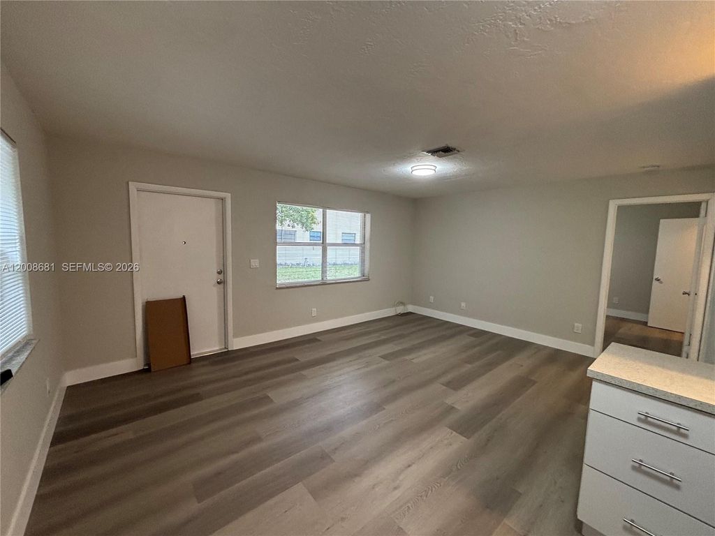 Photo of 1005 SW 8th St #D, Hallandale Beach, FL 33009 (MLS # A12008681)