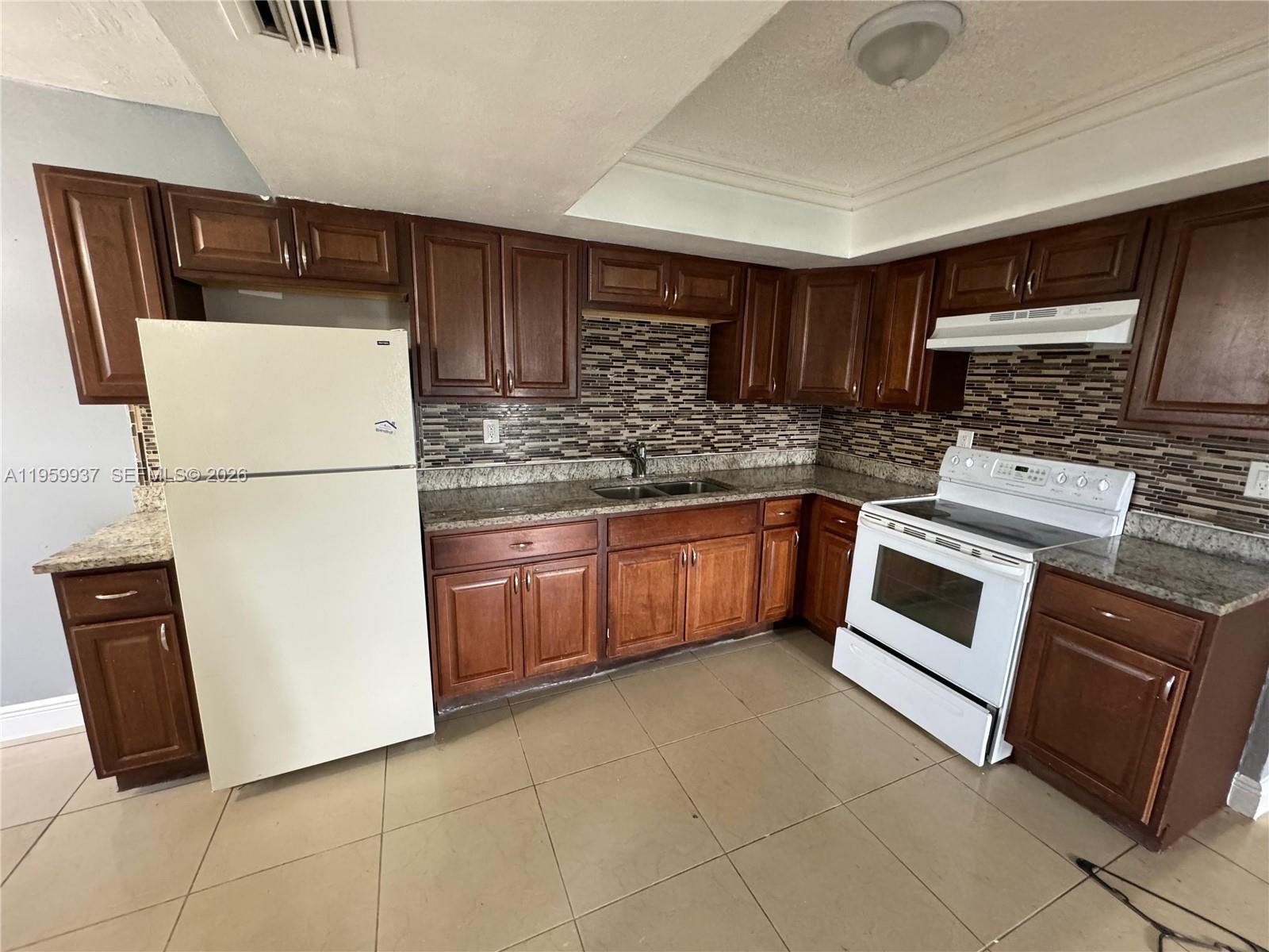 SUNRISE GOLF VILLAGE SEC - Residential