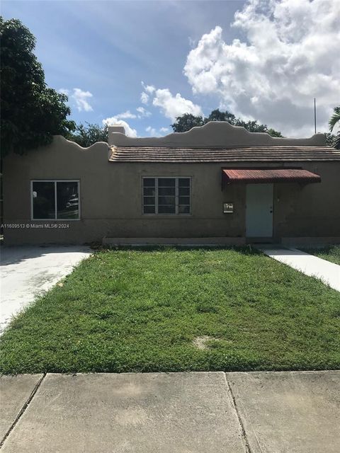 Single Family Residence in Miami Springs FL 465 South Dr.jpg