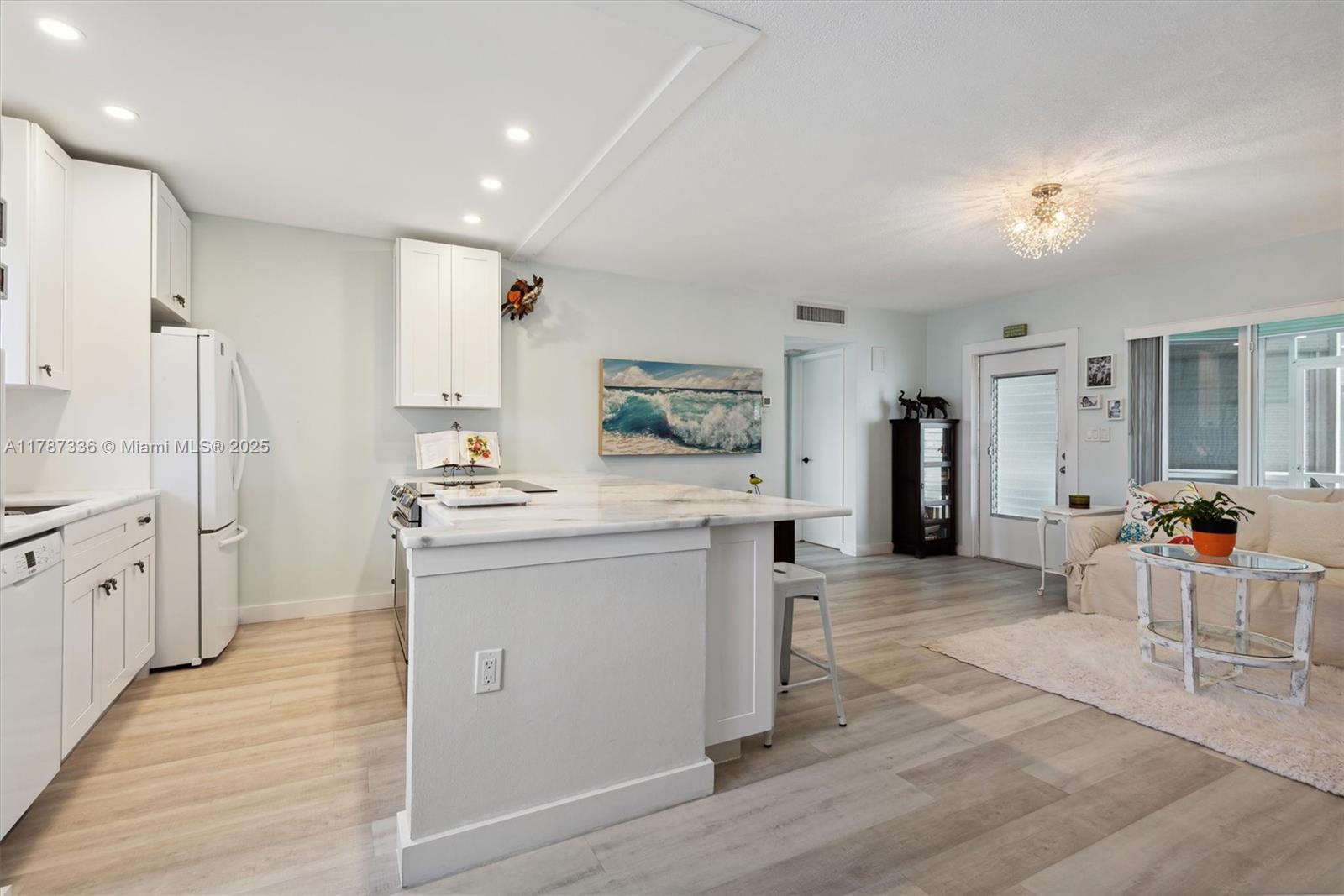 COUNTRY CLUB MANOR CONDO - Residential