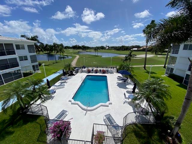 COUNTRY CLUB MANOR CONDO - Residential