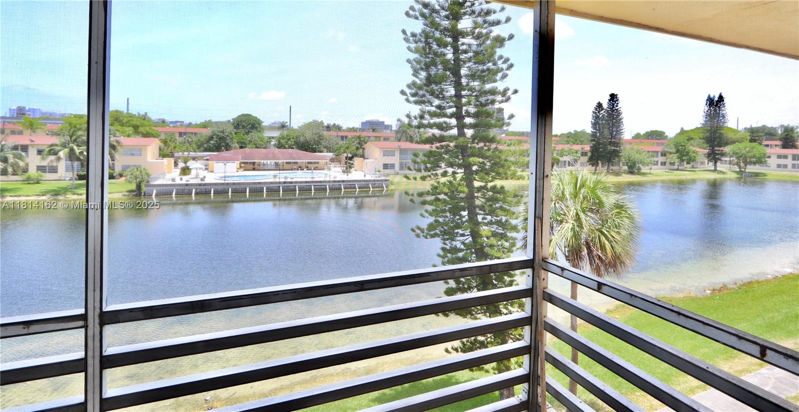 2880 Ne 203rd St 31, Aventura, Miami-Dade County, Florida - 1 Bedrooms  
1 Bathrooms - 