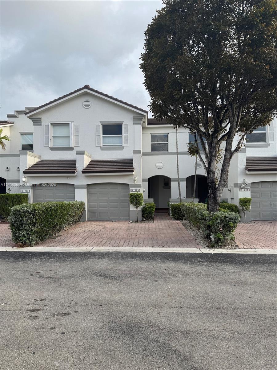 Rental Property at 11285 Nw 42nd Ter, Doral, Miami-Dade County, Florida - Bedrooms: 3 
Bathrooms: 3  - $3,500 MO.