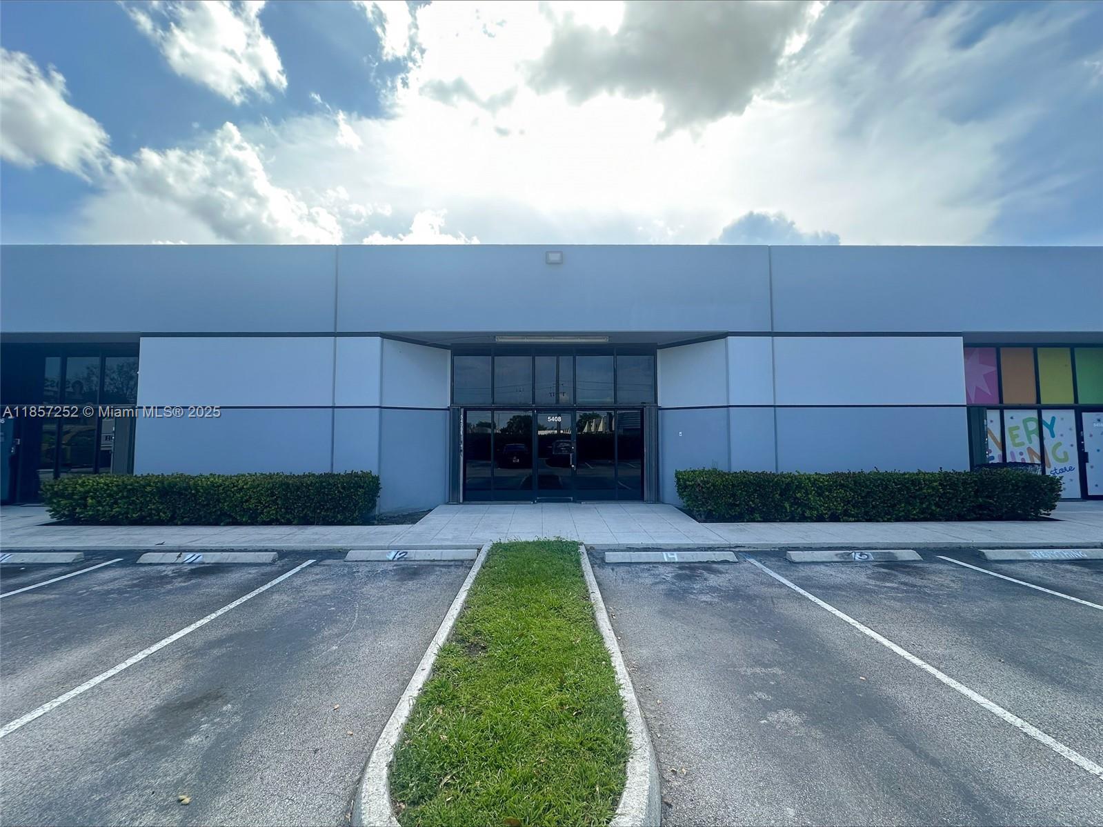 STOREFRONT WITH WAREHOUSE FOR LEASE
Total Available: ± 2,700 SF
Ceiling Height: 12’ clear
Number of Doors: Street Level Door & Storefront Door
Base Rent: $6,122.00 Per Month
• 50/50 flex space
• Warehouse air-conditioned
• Security guard patrol service
• On-site management
• Fronting Milam Dairy Road (NW 72nd Ave)
• Seconds from SR-826 (Palmetto Expressway) via NW 58th St
• Minutes from Miami International Airport