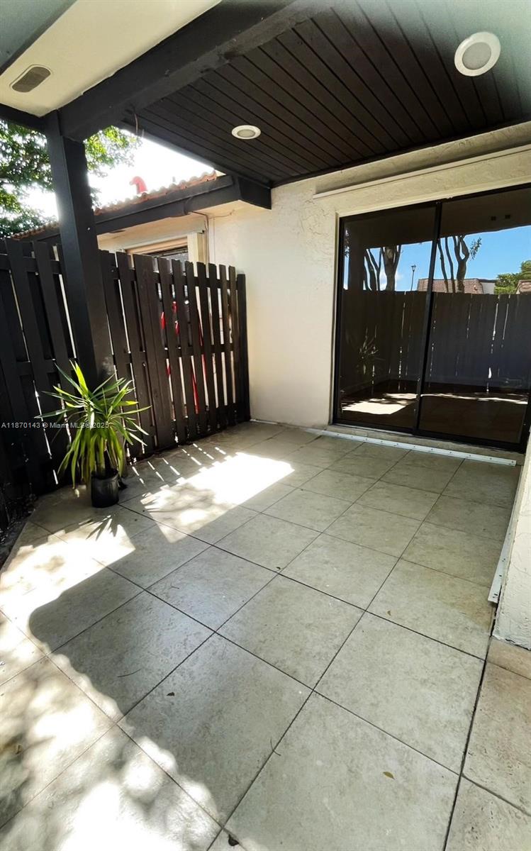 LAKES MEADOW VILG HOMES C - Residential Lease