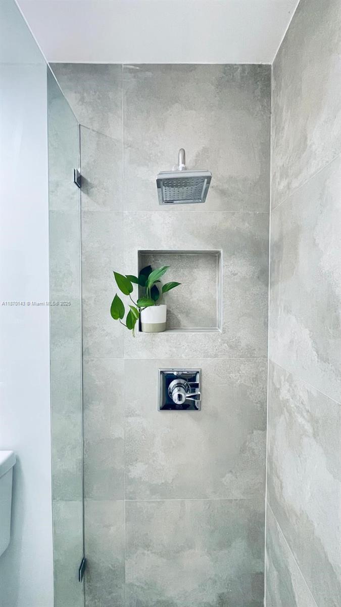 LAKES MEADOW VILG HOMES C - Residential Lease