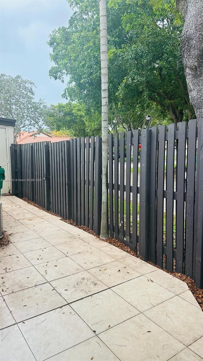 LAKES MEADOW VILG HOMES C - Residential Lease