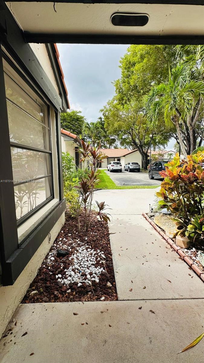 LAKES MEADOW VILG HOMES C - Residential Lease