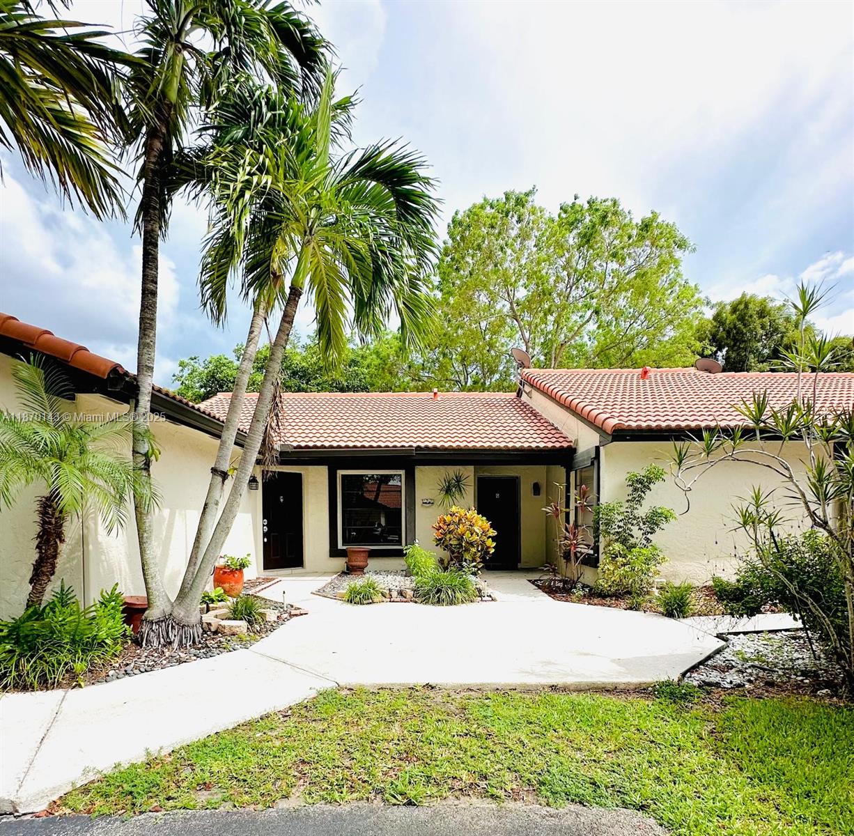 LAKES MEADOW VILG HOMES C - Residential Lease