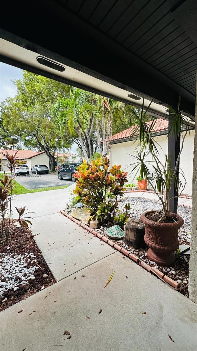 LAKES MEADOW VILG HOMES C - Residential Lease