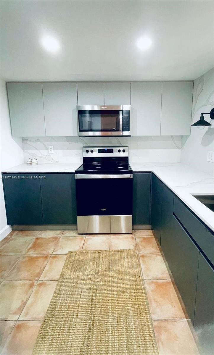 LAKES MEADOW VILG HOMES C - Residential Lease