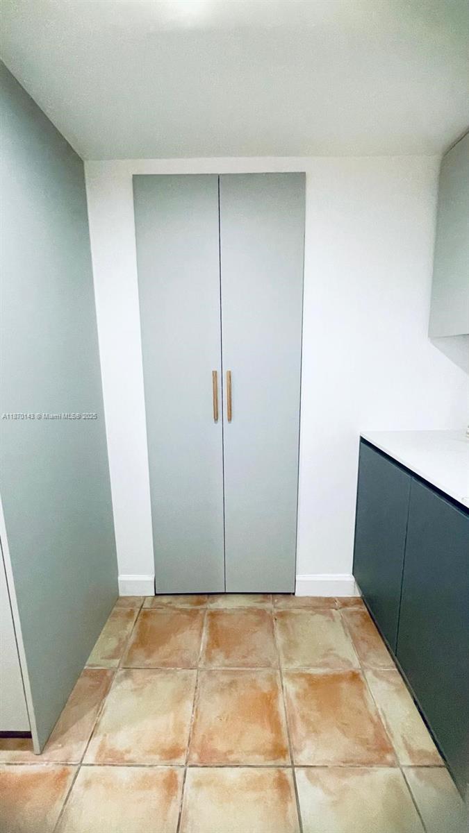 LAKES MEADOW VILG HOMES C - Residential Lease