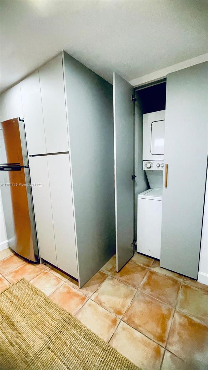 LAKES MEADOW VILG HOMES C - Residential Lease