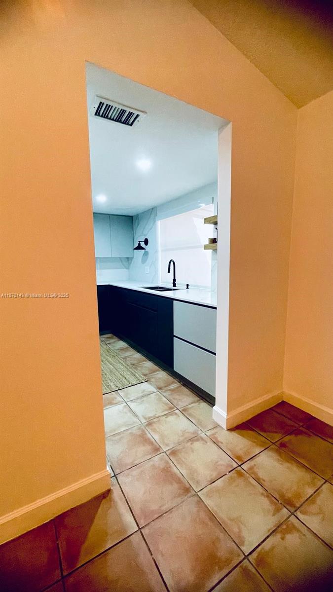 LAKES MEADOW VILG HOMES C - Residential Lease