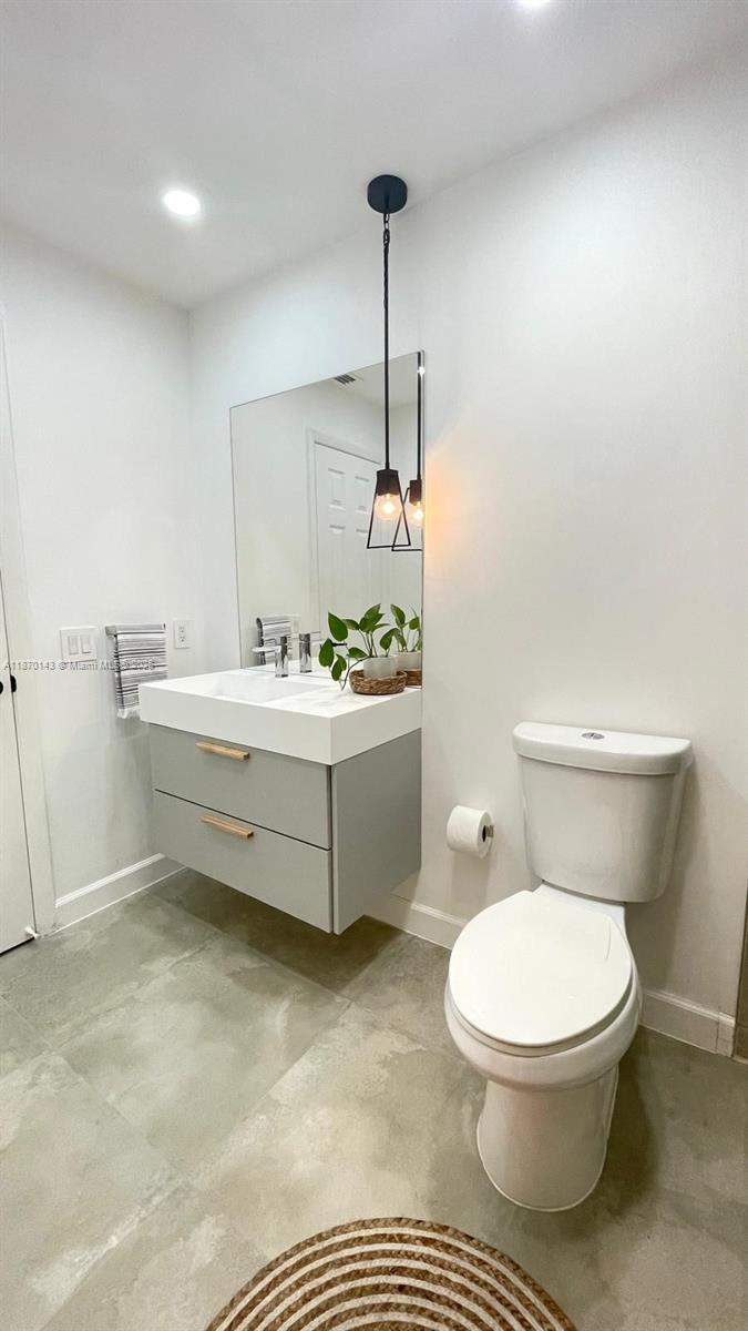 LAKES MEADOW VILG HOMES C - Residential Lease