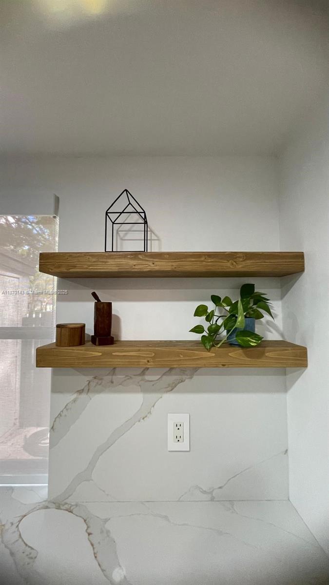 LAKES MEADOW VILG HOMES C - Residential Lease