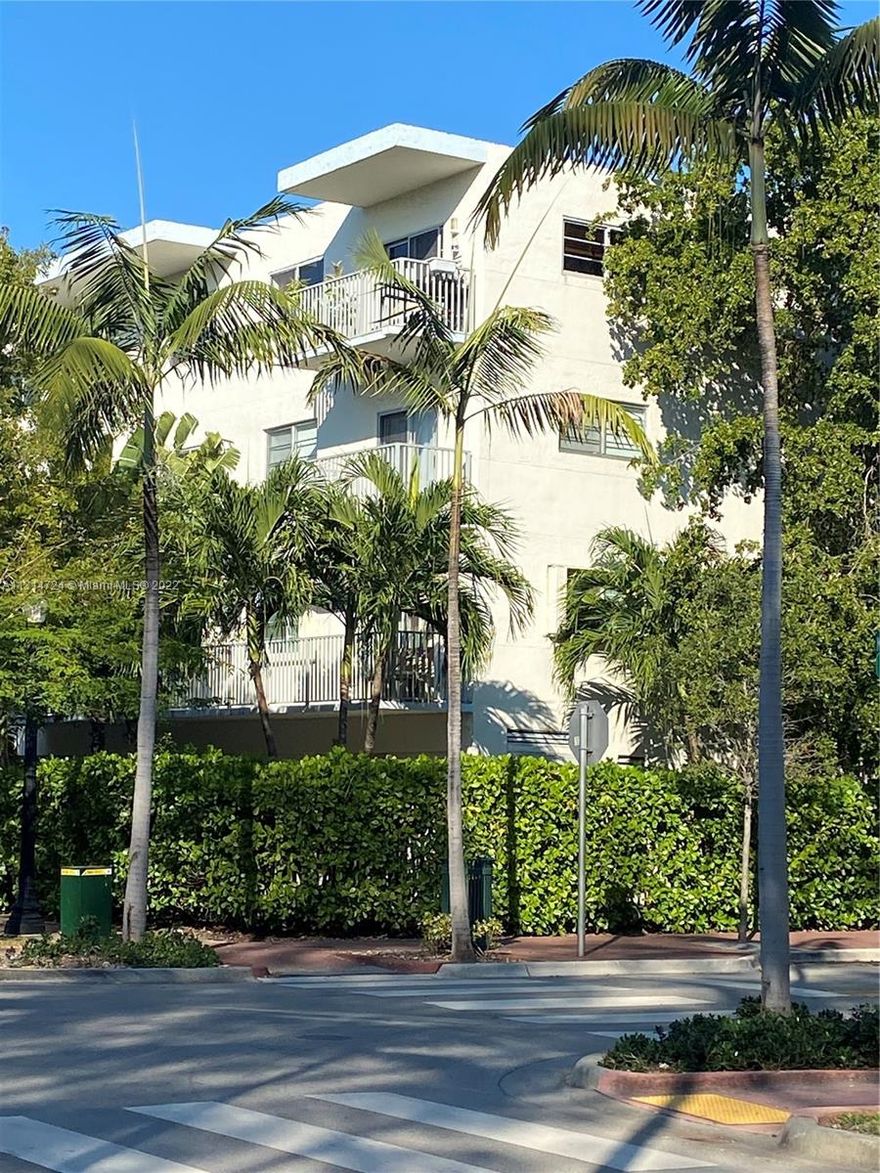 Beautifully renovated 1 bedroom 1 bath in sought after South of Fifth neighborhood.  Secure building with gated entry,  1 assigned parking space, elevator.  Unit has balcony garden view, central a/c, washer/dryer in unit.  appliances include stove, refrigerator, microwave, dishwasher.  Walk to marina, beach, South Pointe Park, restaurants, cafes, markets, pharmacy, etc. Call LA.